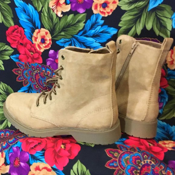 NEW Women's Time and True Tan Lug Boot Size 10 Lace Up Side Zipper Combat Boots - Picture 4 of 5